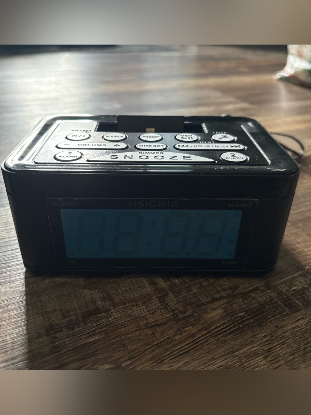 Insignia alarm clock, radio & docking station